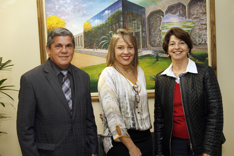 Presidente do TCE-MS, Waldir Neves Barbosa; coordenadora do "Na Ponta do Lápis", Naila Mourthé; e conselheira do TCE-MS Marisa Serrano